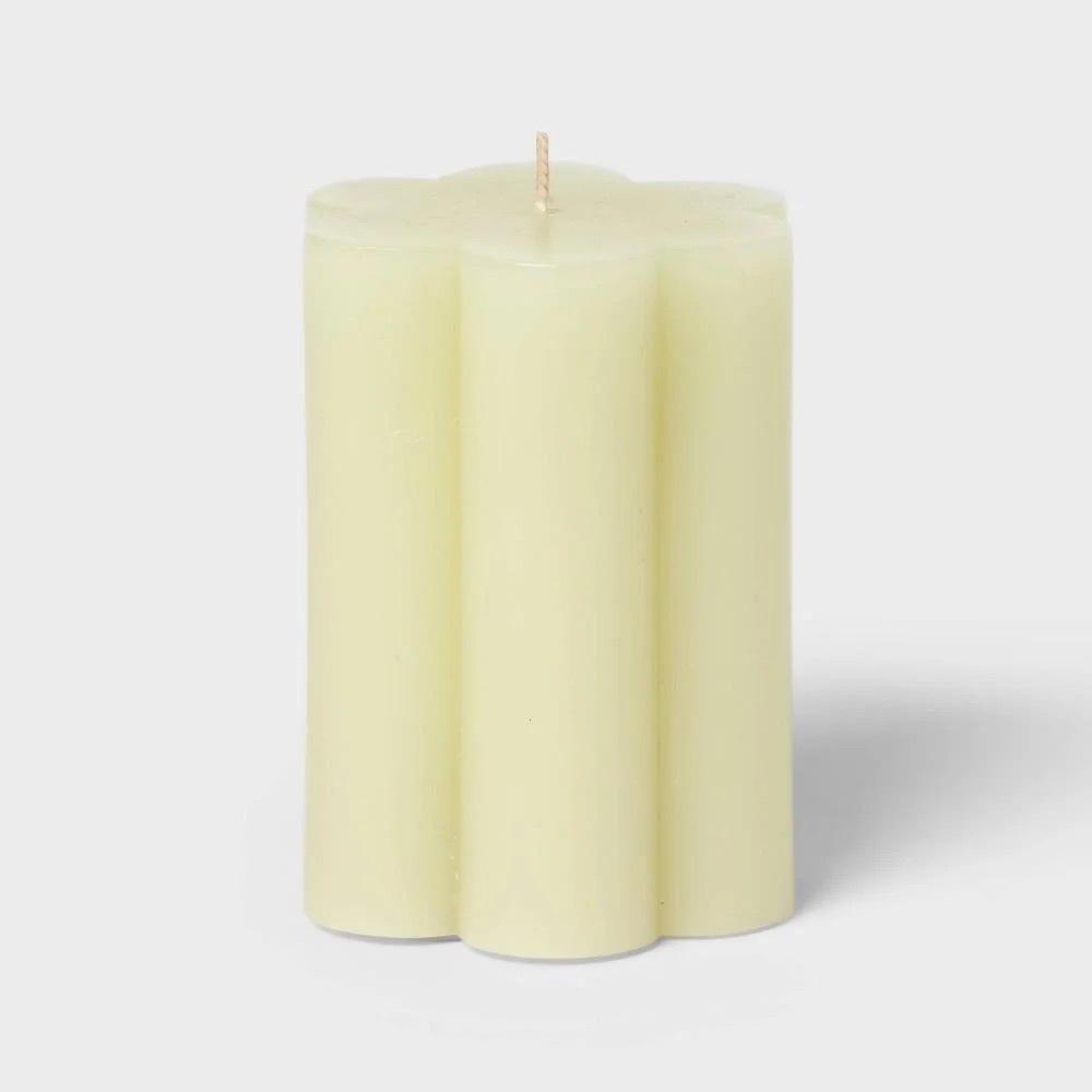 Room essential Flower Shaped Pillar Candle Green
